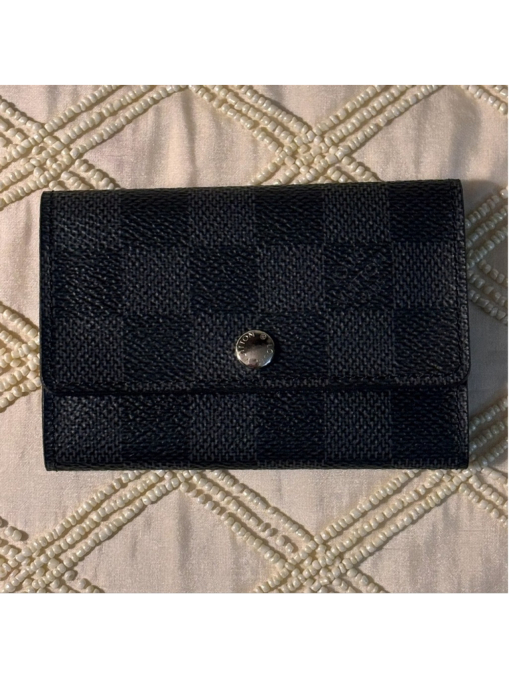 Luxury Louis Vuitton Damier Keyholder with Dustbag Like New Condition
